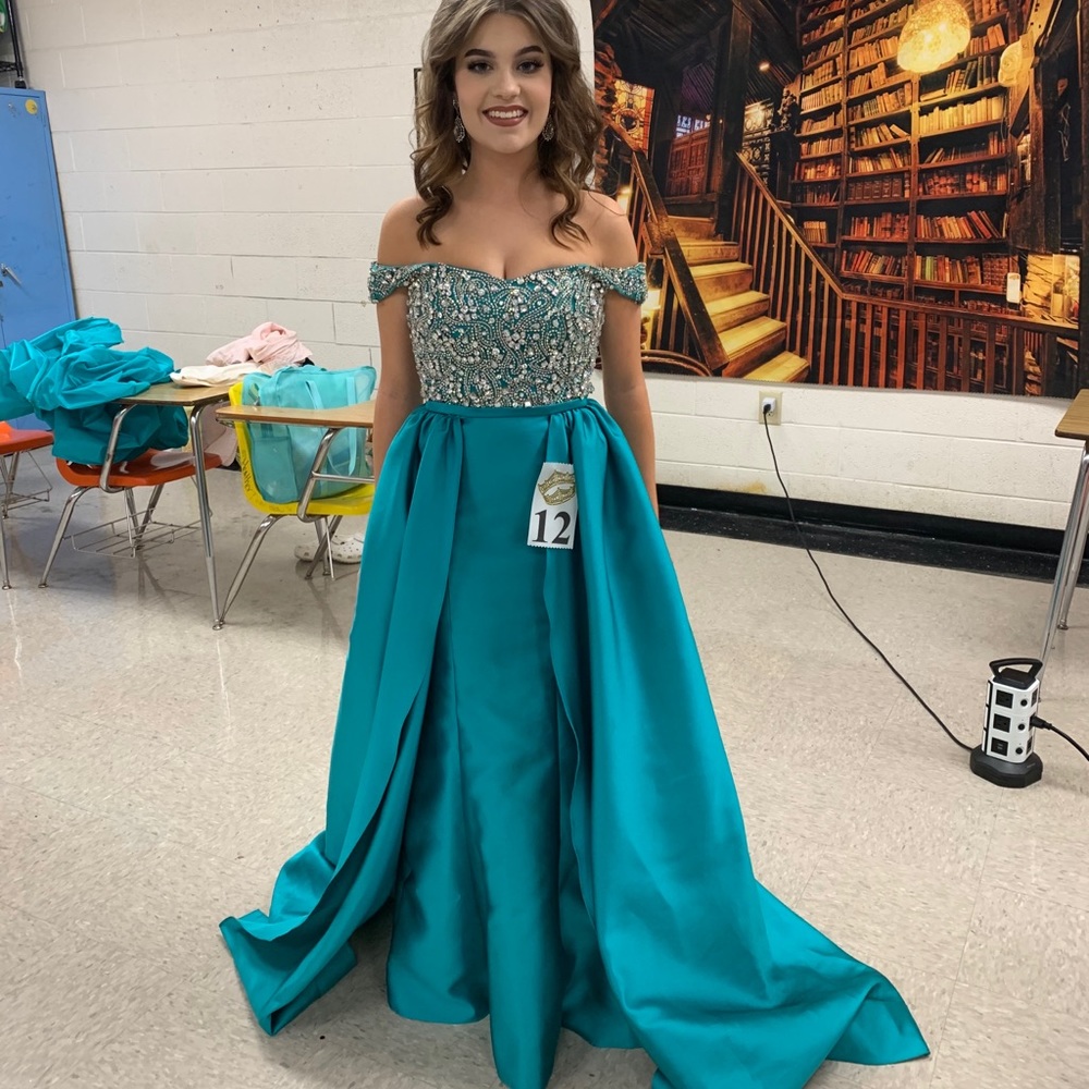 Size 0 Mac Duggal Ballgown with train